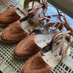 Gurls Huaraches Size 4 -Brand New 