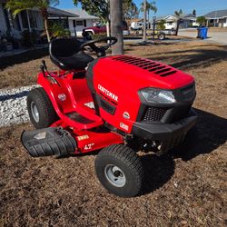 CRAFTSMAN T110 42-in 17.5 -HP Single cylinder Gas Lawn tractor