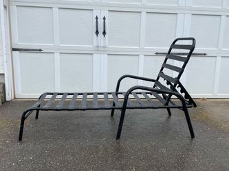 Outdoor lounge chair
