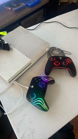 ⬜🎮 Xbox One S Console Gift Bundle 2 Premium Afterglow controllers Wired 2 player Fun Multiplayer