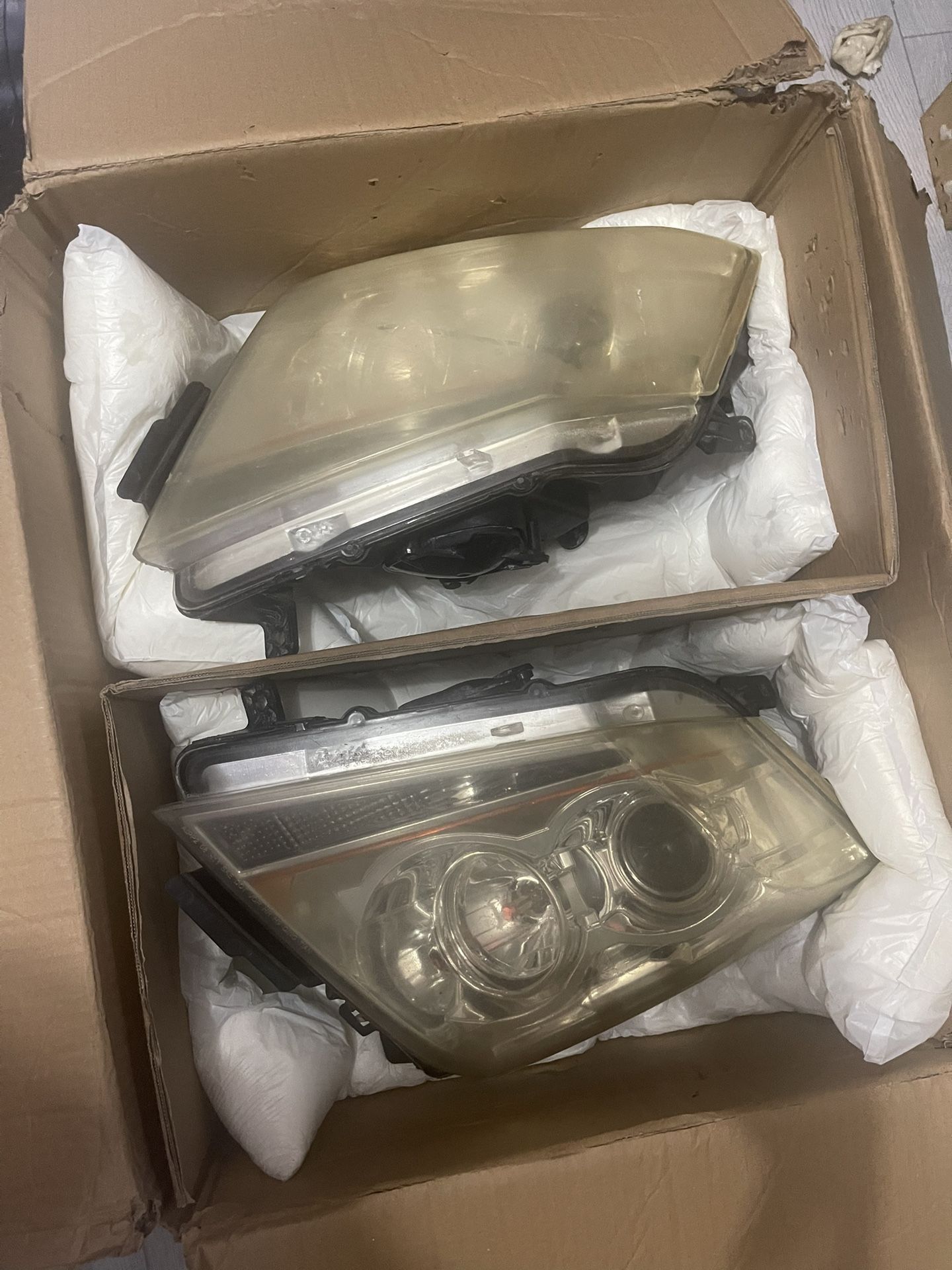 Headlights Cadillac CTS