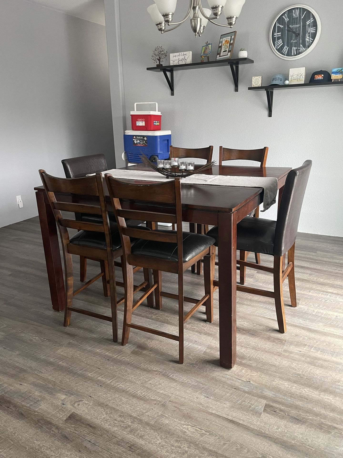Hi-top Kitchen Table & Chairs