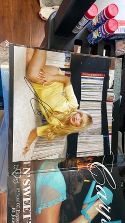 Sabrina Carpenter Short n Sweet Signed Authentic