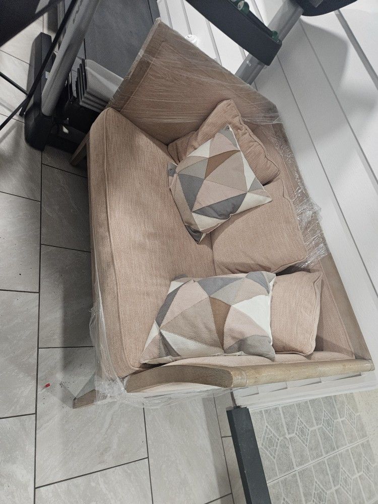 Brand NewLove Seat ...You pick up..Free!!!