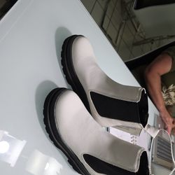 Botas Levis Estilo Chelsea Sin Usar Bellas Y Llamativas Número 6.5