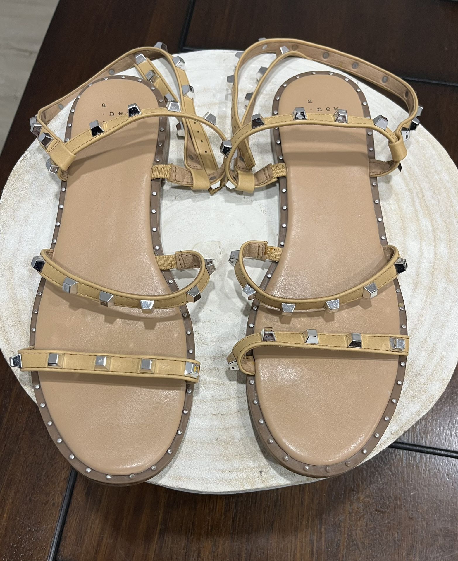 A New Day Beige Strappy Sandal Flats Ankle Strap Sandals Women's Shoes Size 8.5