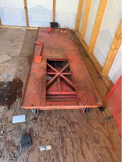 Central Hydraulics 1,000 lb. Motorcycle Lift