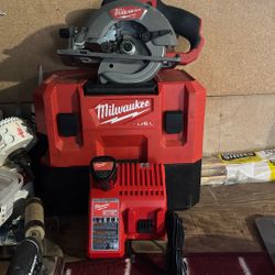 M 12 Circular Saw And Wet And Dry Vacuum And Charger