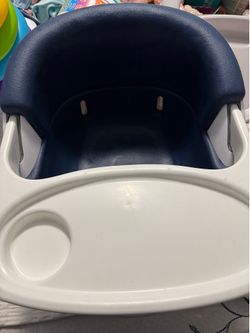 Baby sitting up chair with tray