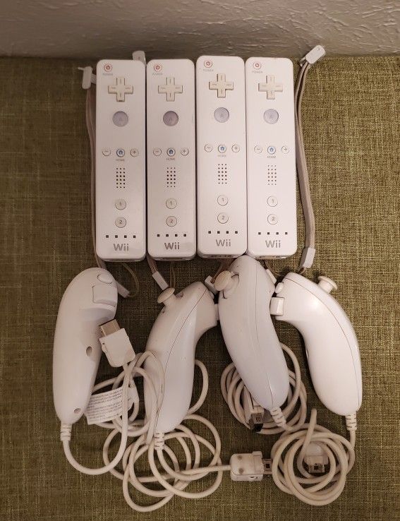 4 X Nintendo Wii Remotes