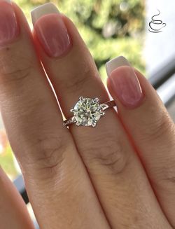 Brand New Sterling Silver 925 Engagement Ring With 2CT Round Brilliant Cut CZ Simulated Diamond