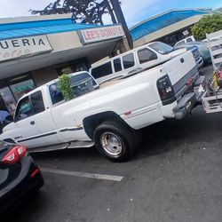 1998 dodge ram.  $5500. v10 2wd 190k miles runs super good no check engine light.chevy dually truck 2003 $5900
