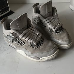 Jordan 4 frozen momments size 7.5