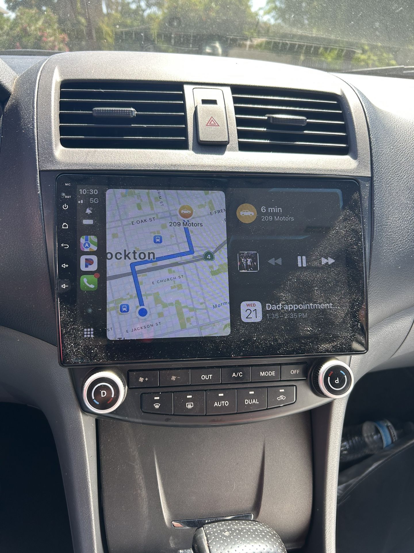 Car Stereo 5.5 Screen GPS , Hands Free , Back Up Camera And Much More