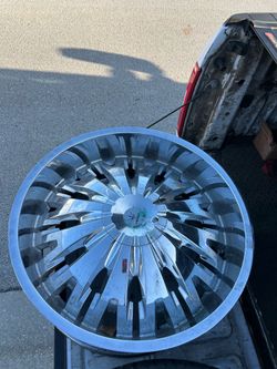 Verde Titanio 24” Chrome Rims & Tires
