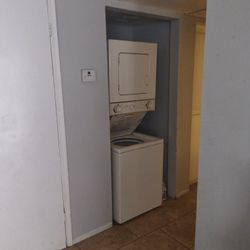 Ge (Stackable Washer And Dryer )