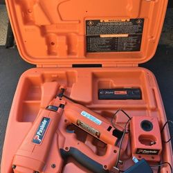 PASLODE IM250A CORDLESS 16 GAUGE ANGLED FINISHING NAILER 900600 W/ A (MVP028641)