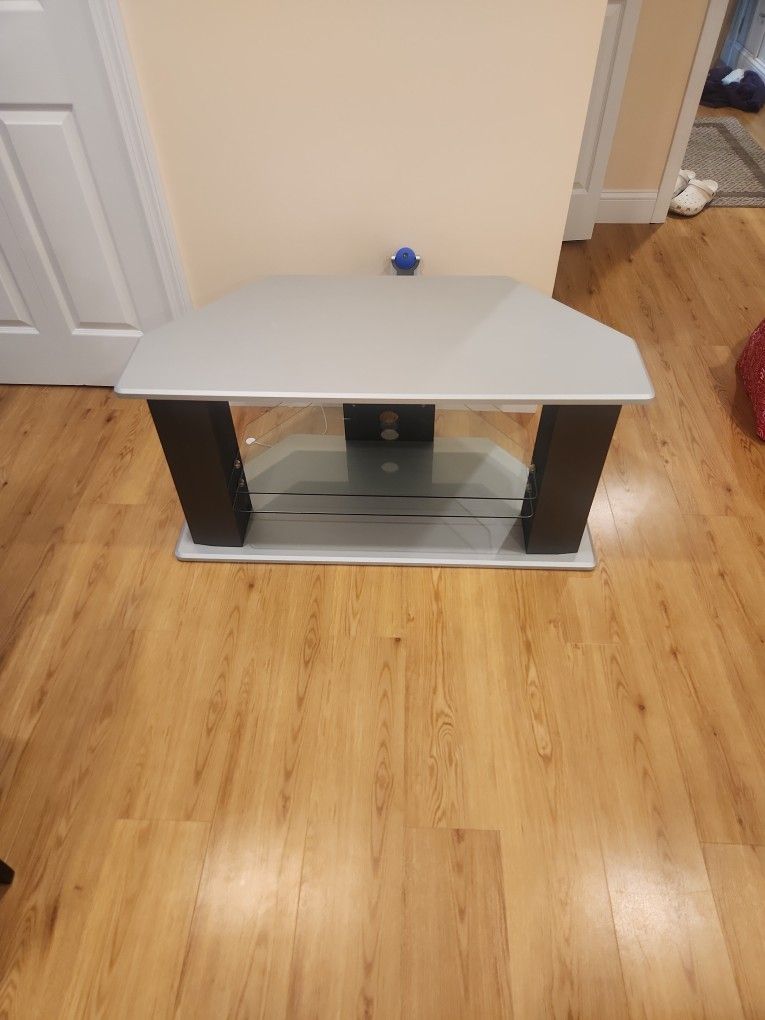 TV Stand/Entertainment Center