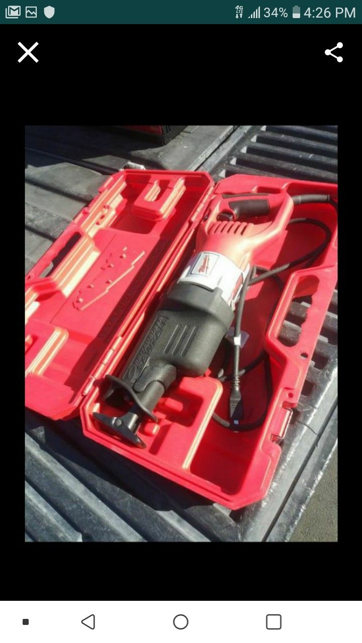 MILWAUKEE 15AMP VARIABLE SPEED SAWZALL GREAT CONDITION MUY BUENAS CONDICIONES🙏✌💪✌💪