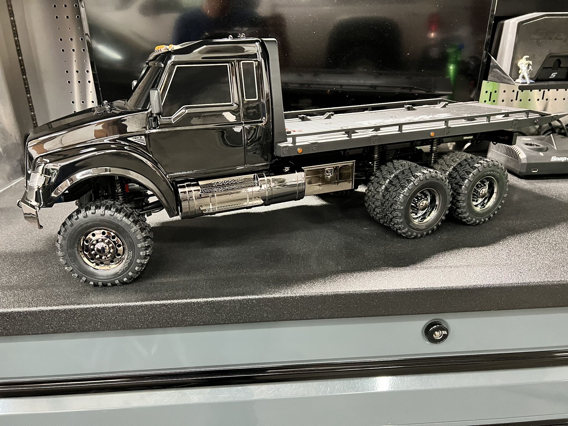 Traxxas Ultimate Hauler 6x6 Trx-6 Dually for Sale in Shelbyville, IN