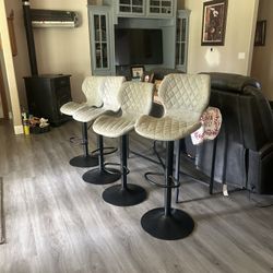 4 Kitchen Stools 