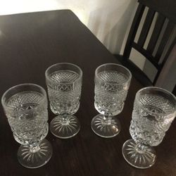 VINTAGE CRYSTAL WINE GLASSES,   🍷🍷🍷🍷  ( 4 PC)  LIKE NEW 