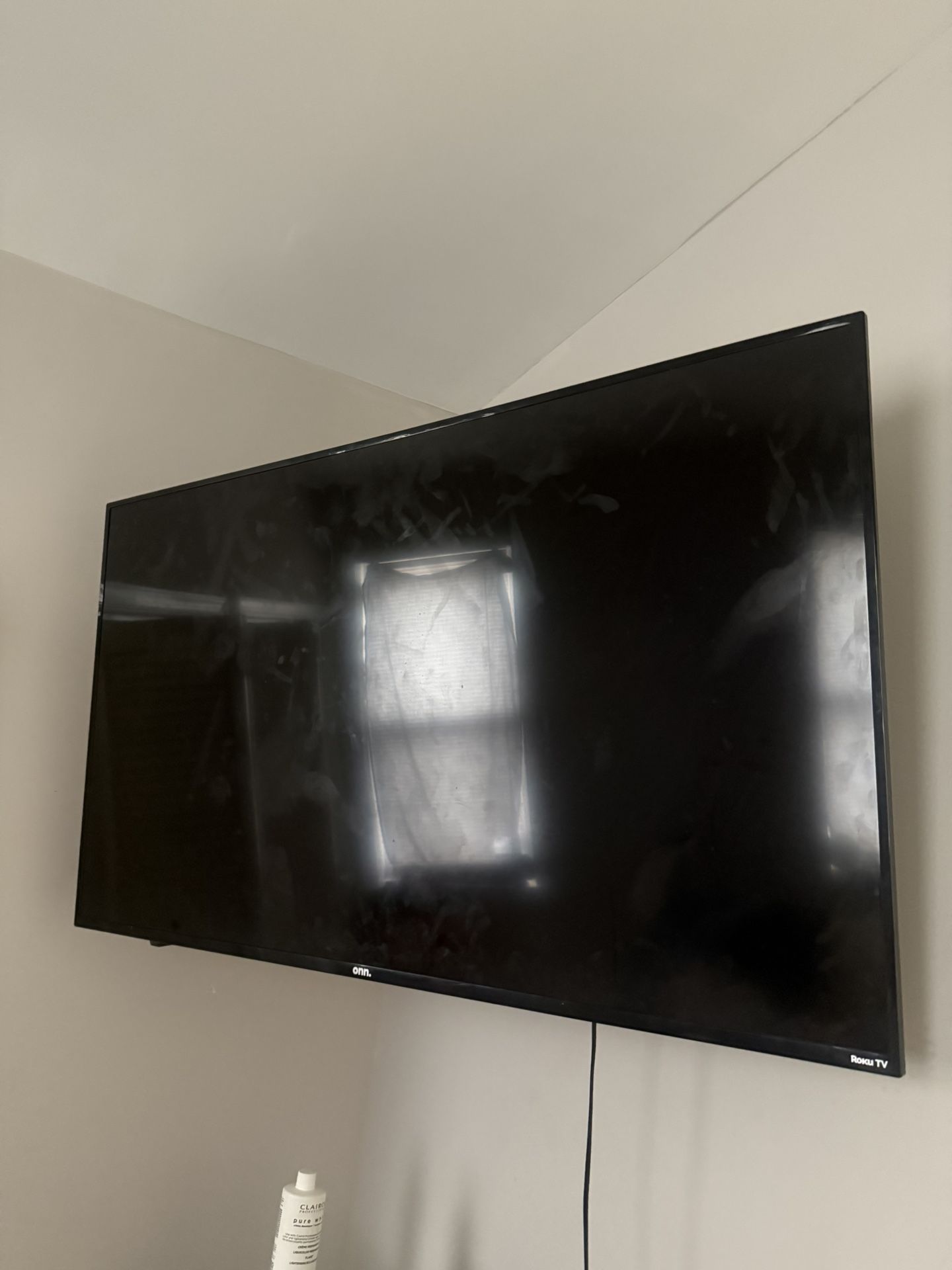 55 Inch . Onn. Roku Tv 