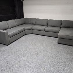 Free Delivery - Modern 4pc Sectional