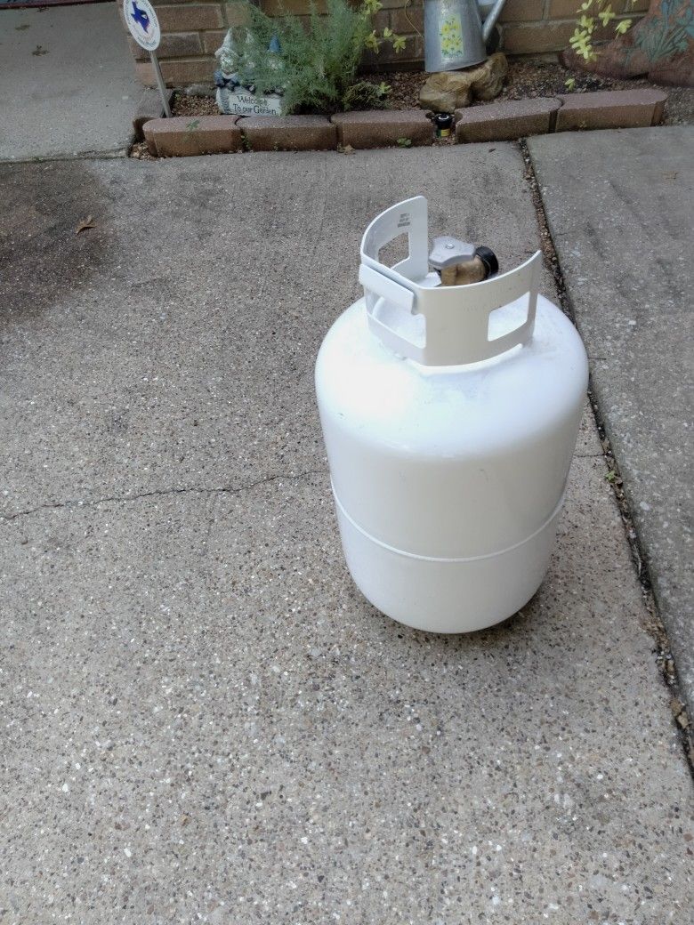 32.4 L Large Capacity Propane Tank Brand New
