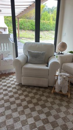 Swivel Recliner w/ remote for auto reclining - perfect for new parents