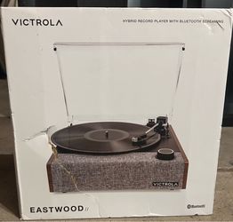 NEW Victrola Eastwood II Record Player