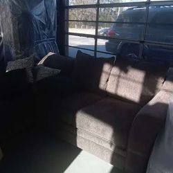 Love Seats / Couches / Sectionals 