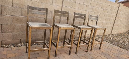 4 wooden barstool chairs
