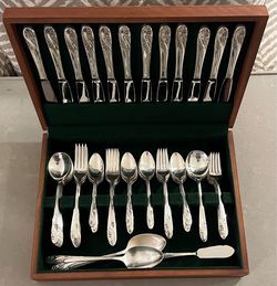 Holmes & Edward’s silver ware set