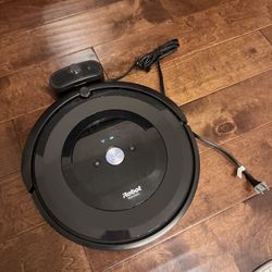 iRobot e5 Vacuum with accessories 
