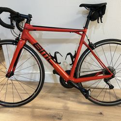 BMC Teammachine ALR road bike in excellent condition. High-performance aluminum race bike, perfect for serious training, long rides, and amateur racin