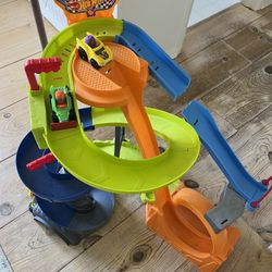 Fisher Price Hot Wheels Race Track 