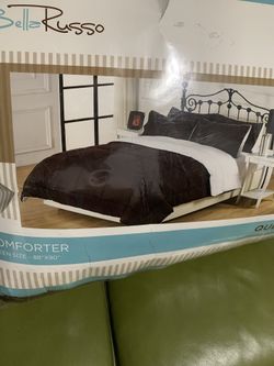 Brand New Never Used  Queen Comforter