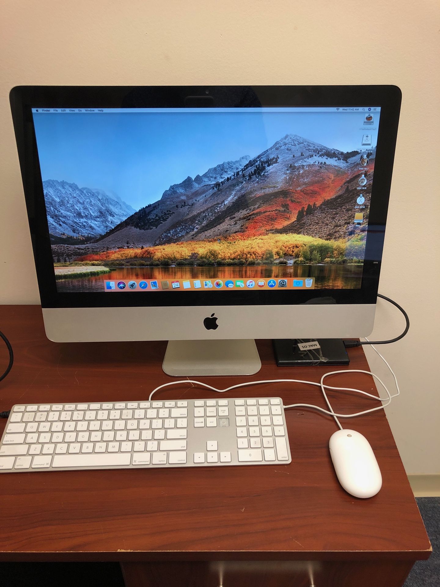 Apple Mac desk top