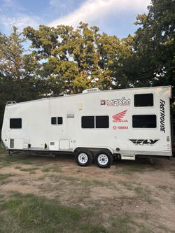 07 R V Trailer