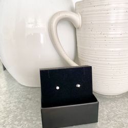 14k White Gold Diamond Earrings 