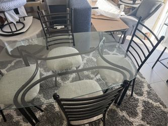 Dining table with 4 chairs 