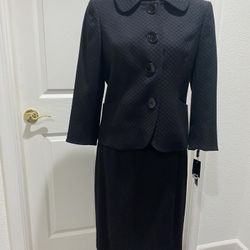 Women’s Skirt Suit - Size 6