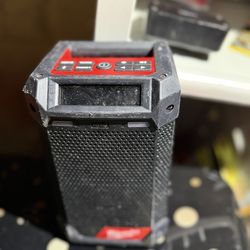 🔥 Milwaukee M12 Bluetooth Jobsite Radio