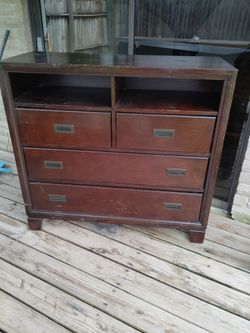 Dresser