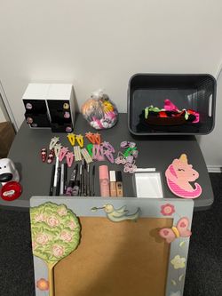 Free! Makeup & hair accessories