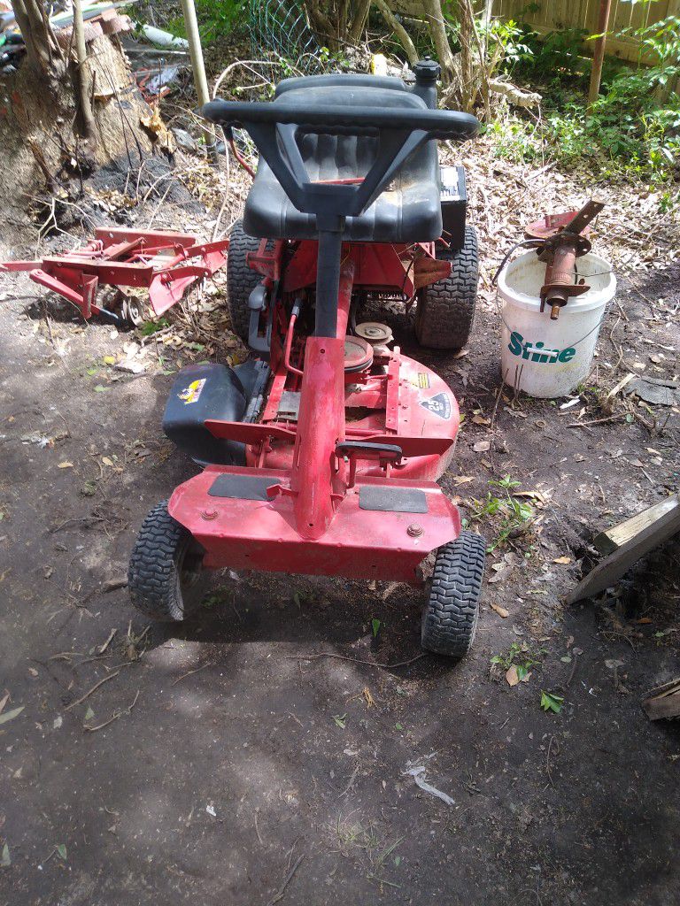 Snapper Riding Mower 25 Inch,10 HP Power Rider Briggs And Stratton Motor Deck Was Replaced But Will Need A Plug For It To Run Nothing Else Wrong With,