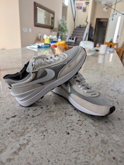 Nike Waffle One Summit Mens Sz 9.0 -$20