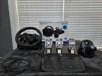 Logitech G923 SE Racing Combo w/Shifter for PlayStation PS4/PS5/PC.