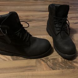 Black Timberland boots use but in good condition size 10 $50